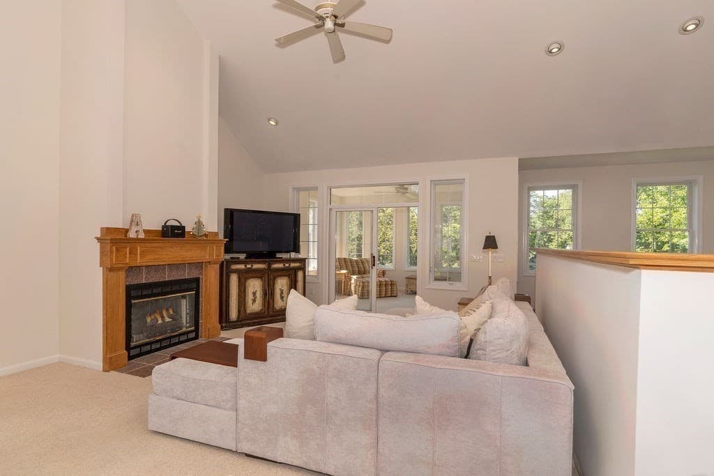 Single Family Residence at 14 Rosewood Drive, Haverhill MA 01832, photo 7 of 38