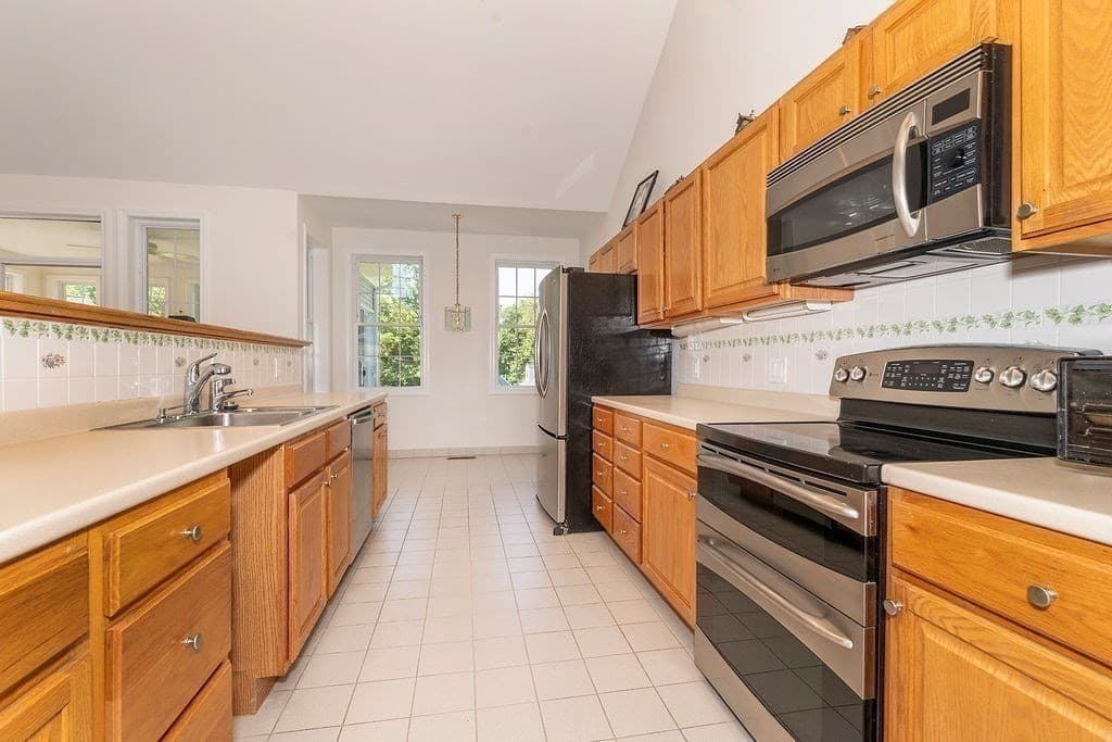 Single Family Residence at 14 Rosewood Drive, Haverhill MA 01832, photo 4 of 38