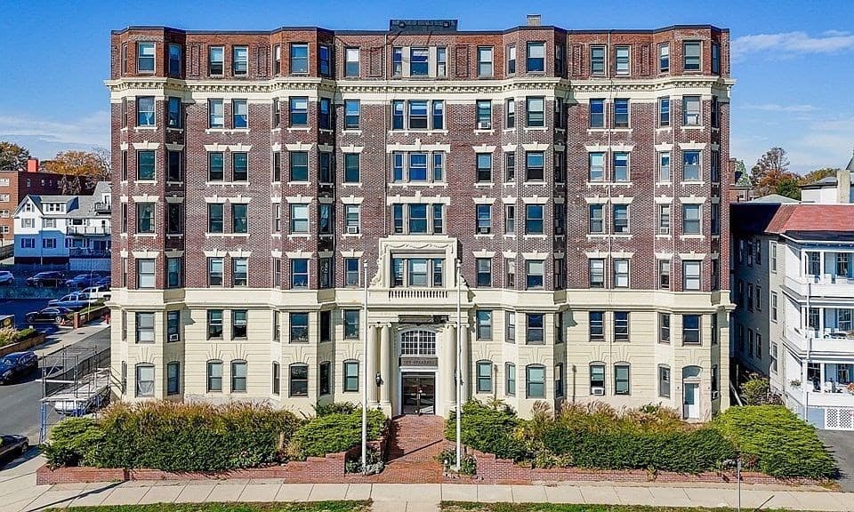 Condominium at 285 Lynn Shore Drive # 305, Lynn MA 01902, Lynn, photo 2 of 10