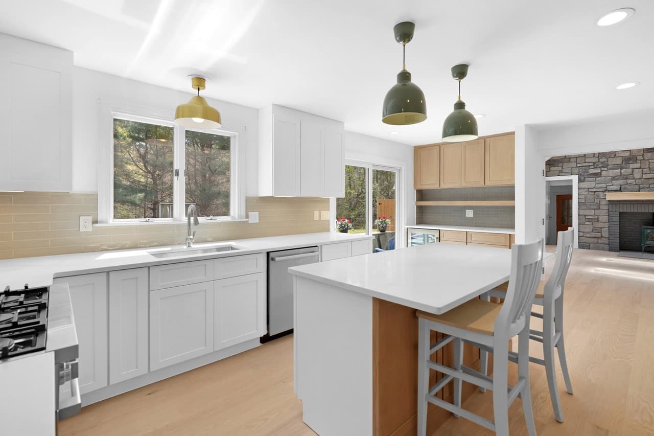 Single Family Residence at 44 Tiffany Dr, Oak Bluffs MA 02557, photo 7 of 15