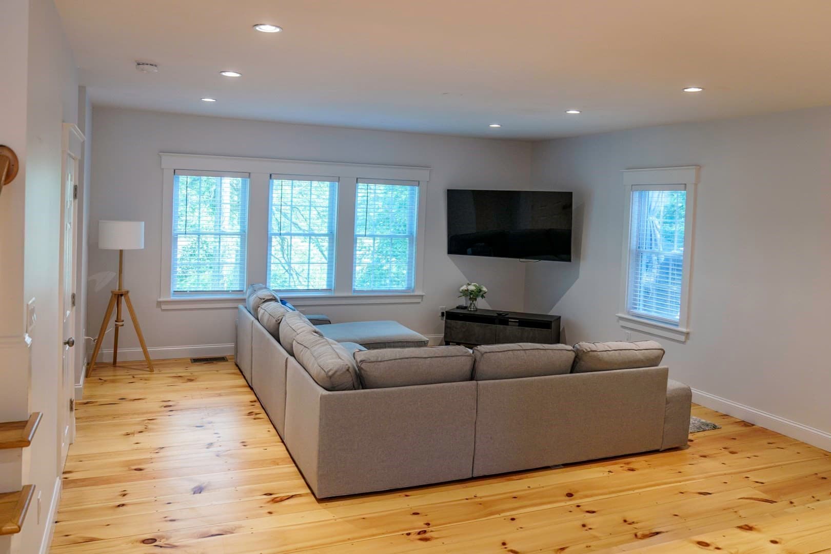 Single Family Residence at 28 Seminole Dr, Yarmouth MA 02675, photo 9 of 32
