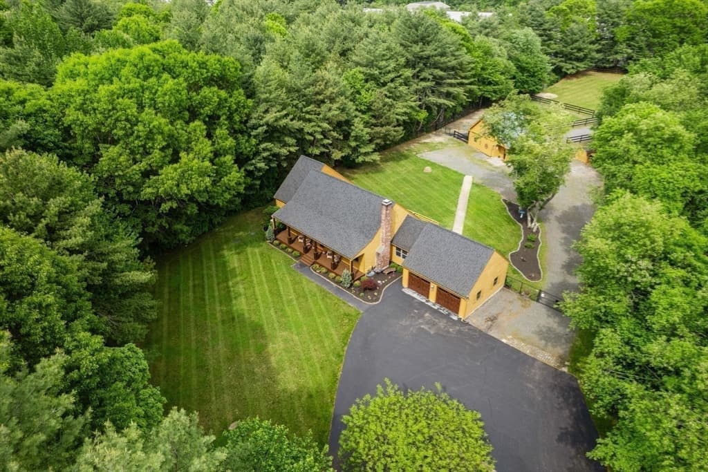 17 Leonard St, Lakeville MA 02347