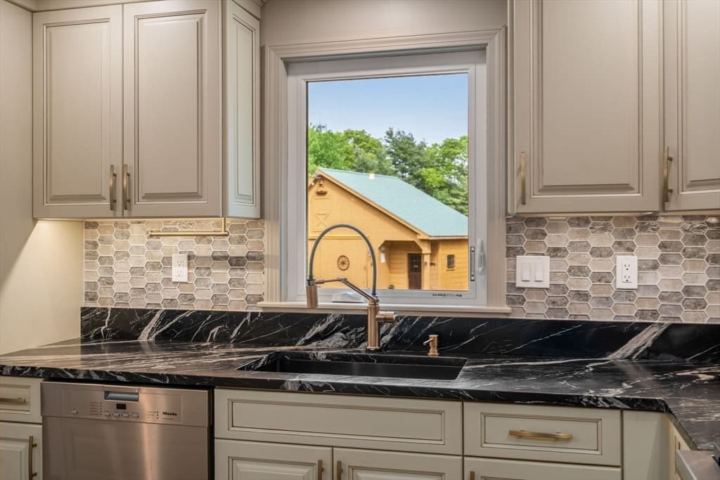 17 Leonard St, Lakeville MA 02347 photo 10