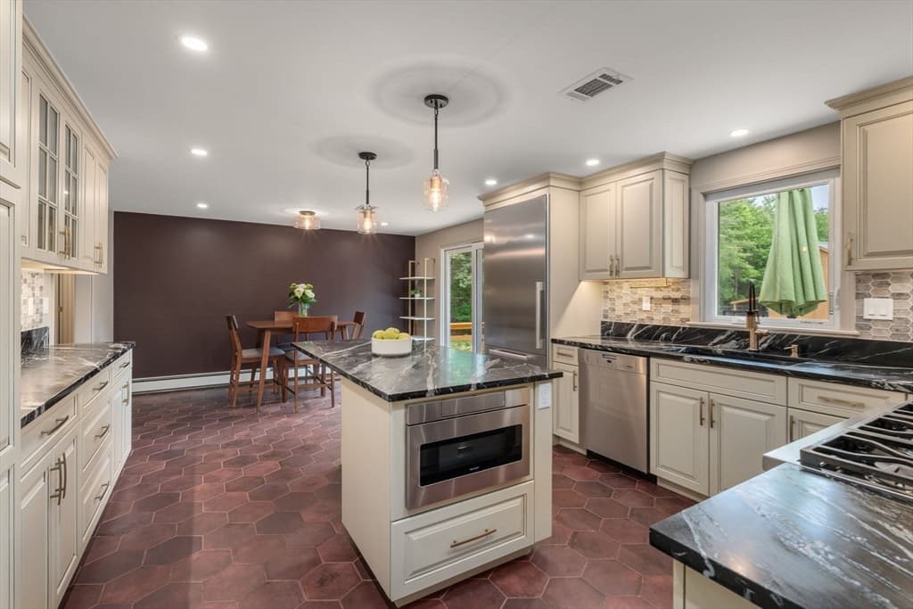 17 Leonard St, Lakeville MA 02347 photo 11