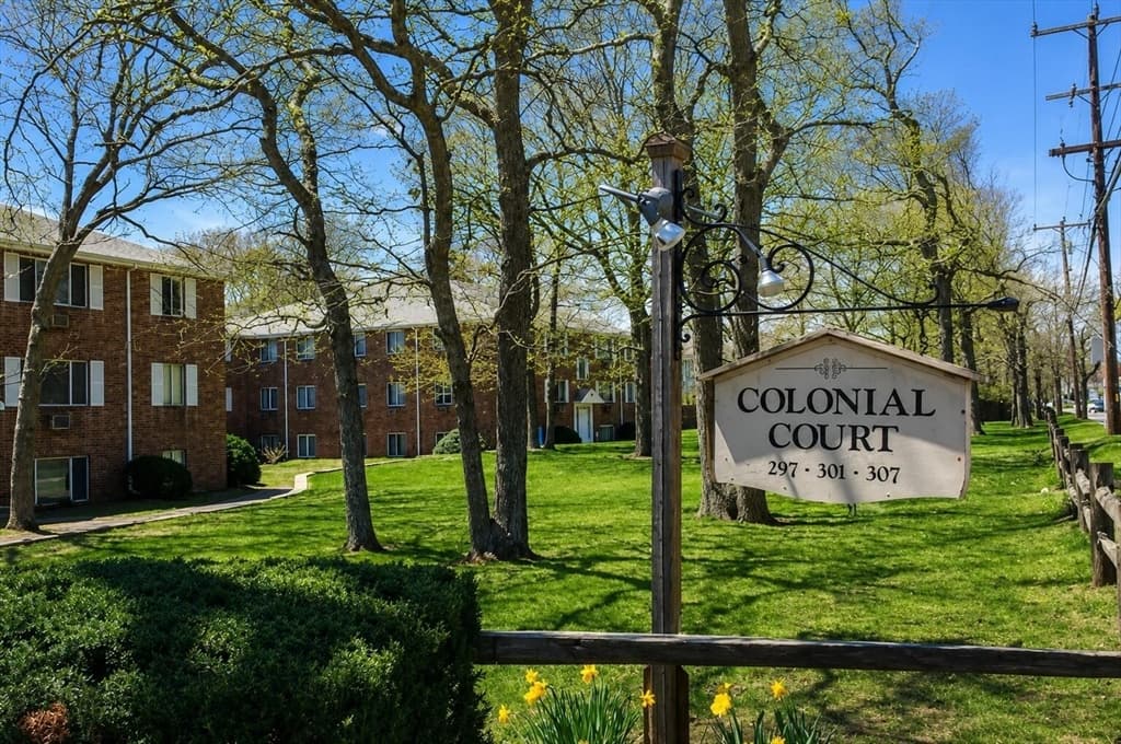 307 W Main St # 1, Barnstable MA 02601