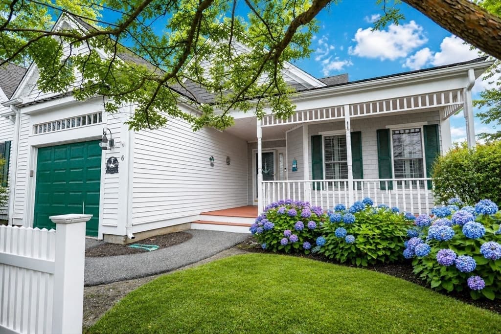 6 Berrywood Ct # 6, Bourne MA 02532