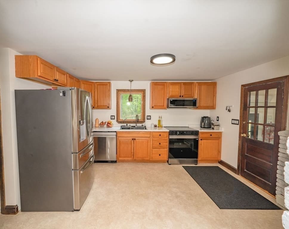 Single Family Residence at 586 Turnpike St, Stoughton MA 02072, photo 6 of 23
