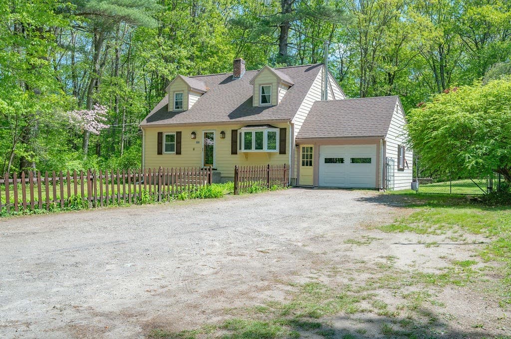 586 Turnpike St, Stoughton MA 02072
