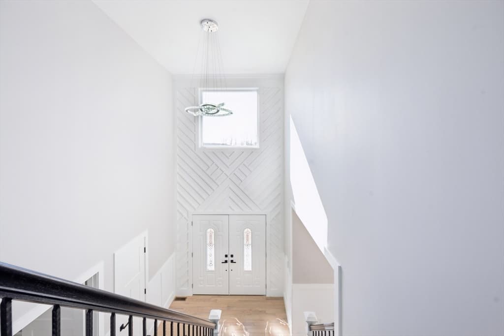 Single Family Residence at 10 Falcon Dr, Shrewsbury MA 01545, photo 2 of 39