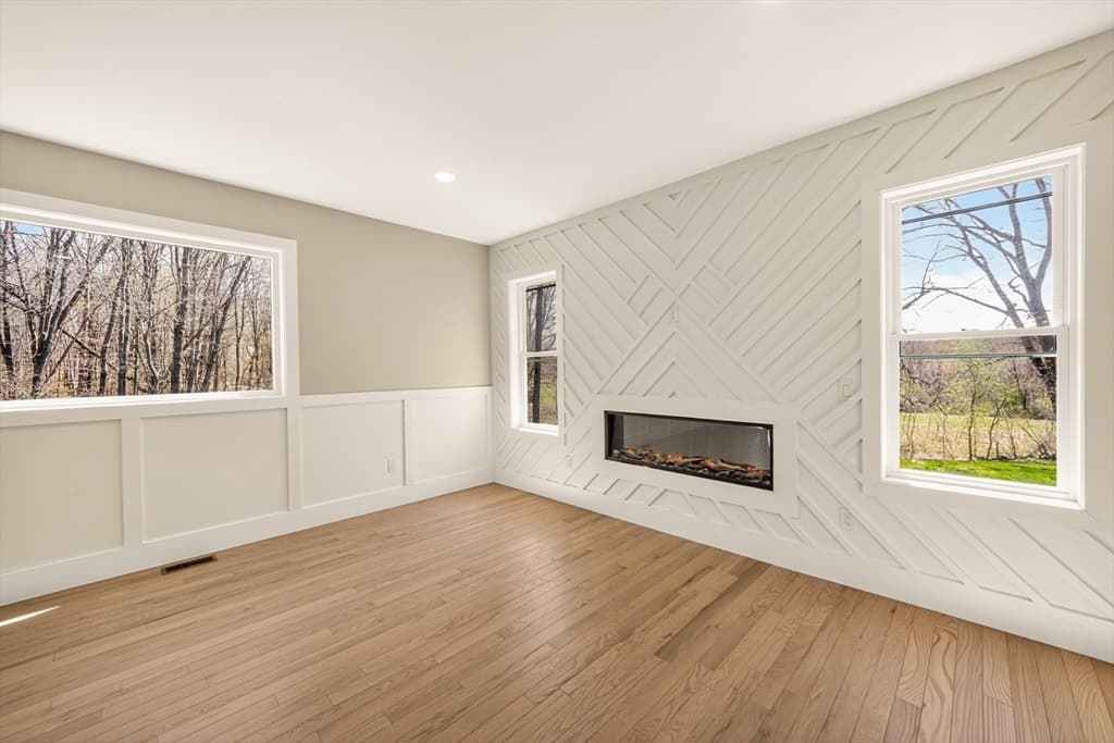 Single Family Residence at 10 Falcon Dr, Shrewsbury MA 01545, photo 9 of 39