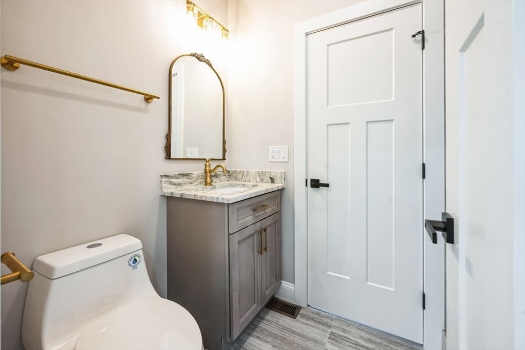 Single Family Residence at 10 Falcon Dr, Shrewsbury MA 01545, photo 11 of 39