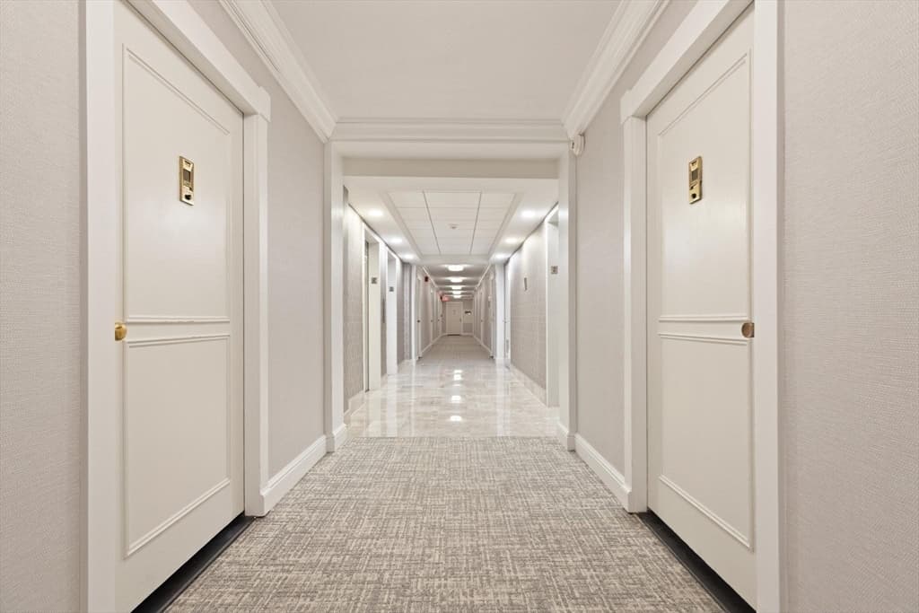 9 Hawthorne Place # 2J, Boston MA 02114