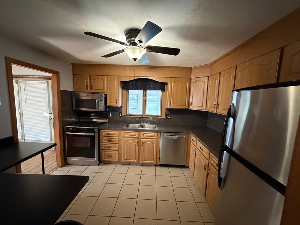297 Elm St, Somerset MA 02726 photo 8