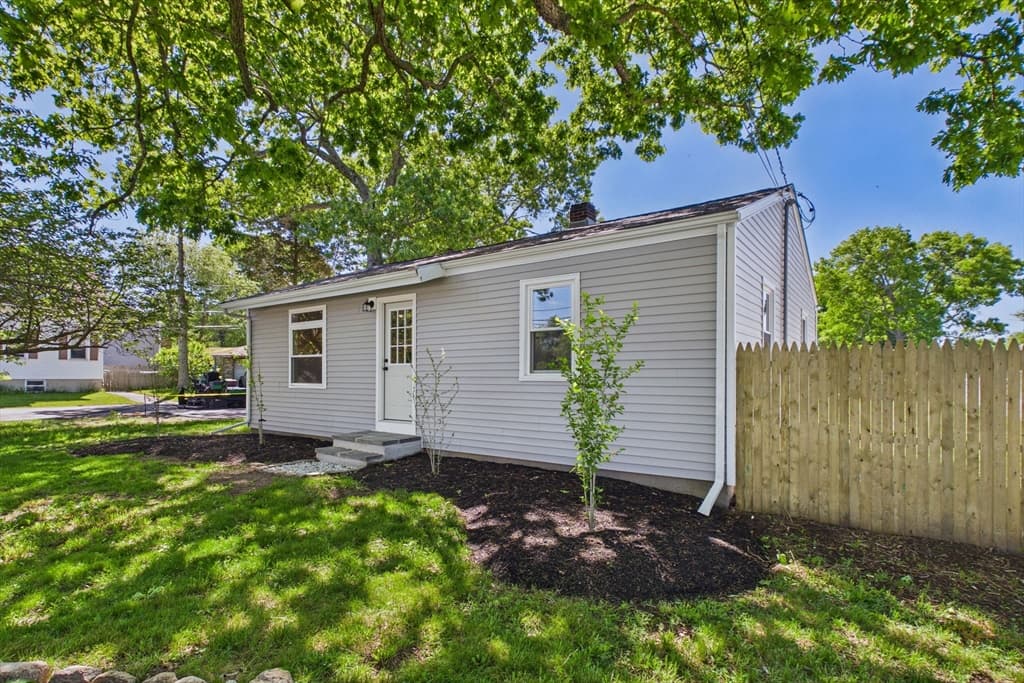 44 Wing Rd, Acushnet MA 02743 photo 3