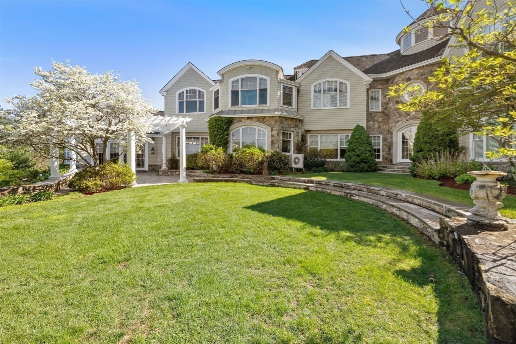 Single Family Residence at 10 Andrea Dr, Hopkinton MA 01748, photo 12 of 42