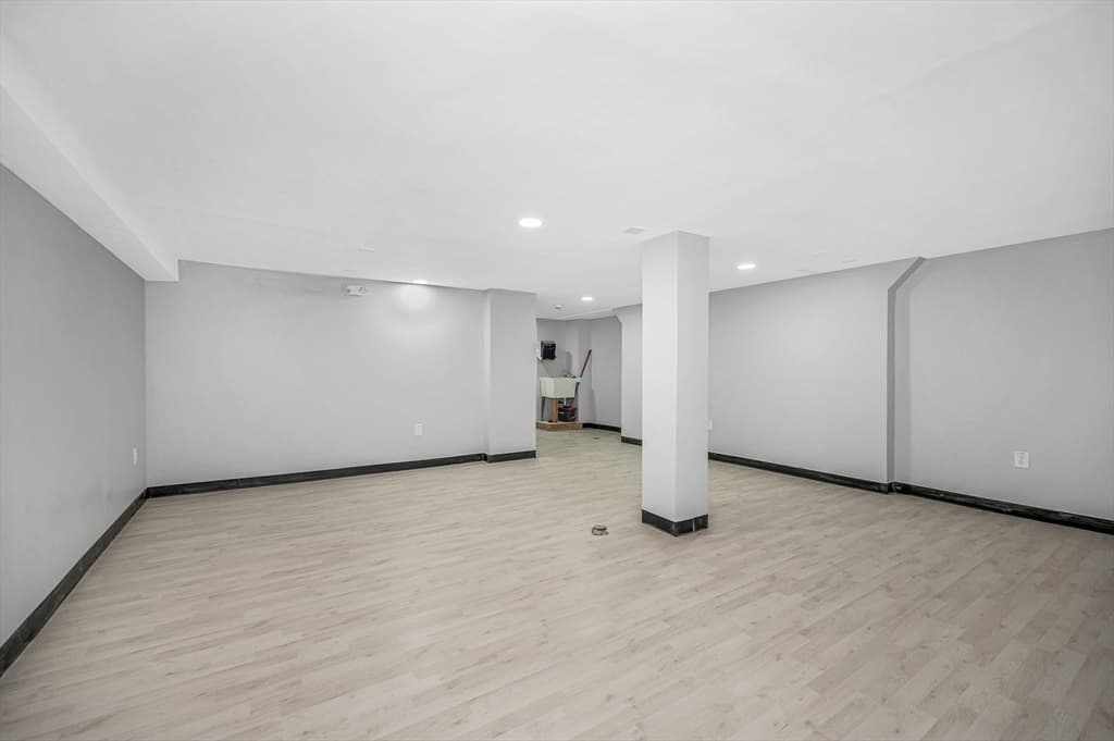 230 Cumberland Rd, Lowell MA 01850 photo 16