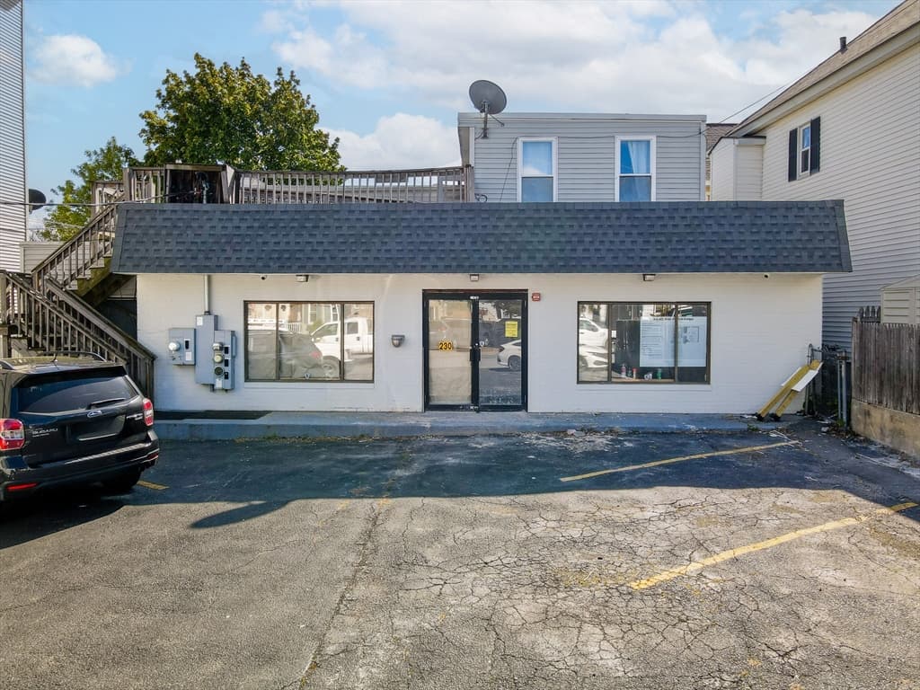 230 Cumberland Rd, Lowell MA 01850