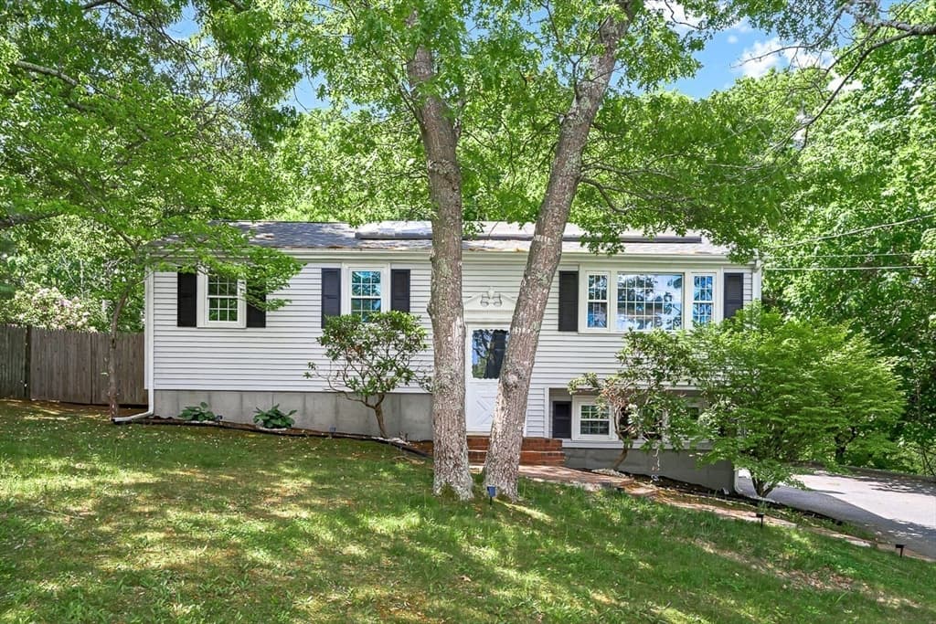 18 Adams St, Plymouth MA 02360