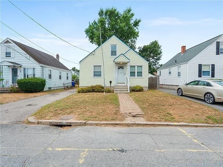 85 Manistee St, Pawtucket RI 02861 photo 2