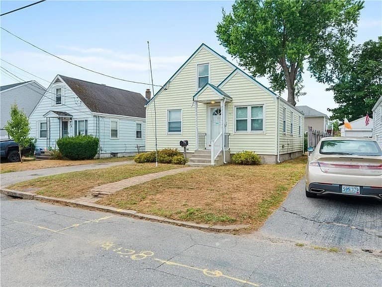 85 Manistee St, Pawtucket RI 02861
