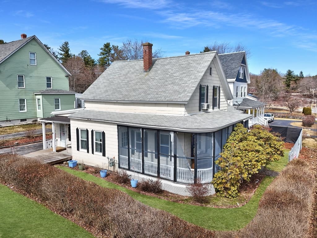 542 North St, Fitchburg MA 01420