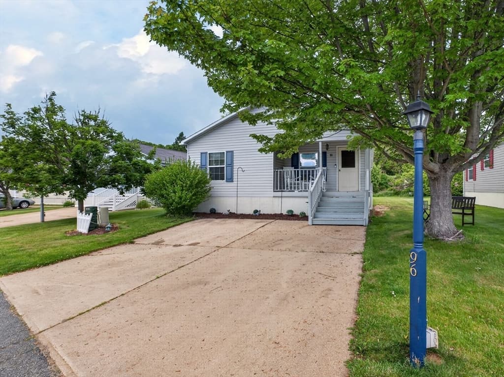 96 Songbird Ln, Tiverton RI 02878 photo 2