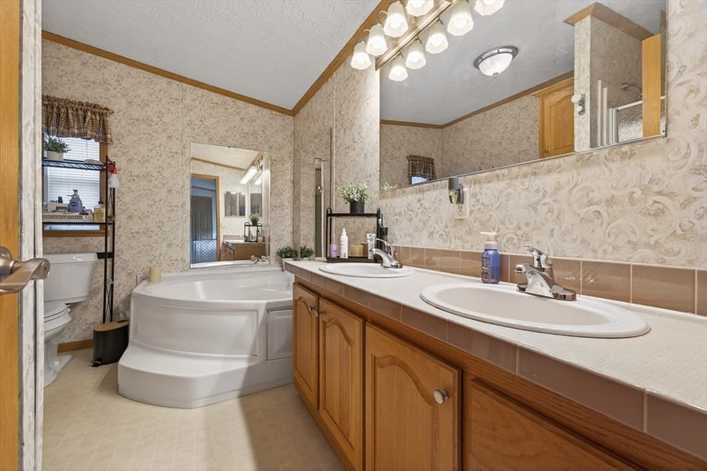 96 Songbird Ln, Tiverton RI 02878 photo 22