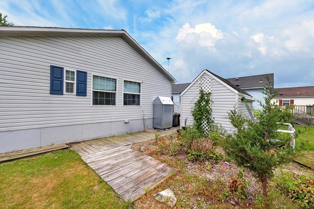 96 Songbird Ln, Tiverton RI 02878 photo 5