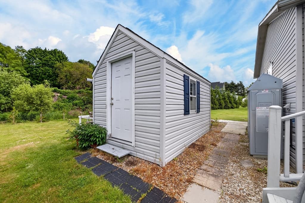 96 Songbird Ln, Tiverton RI 02878 photo 9