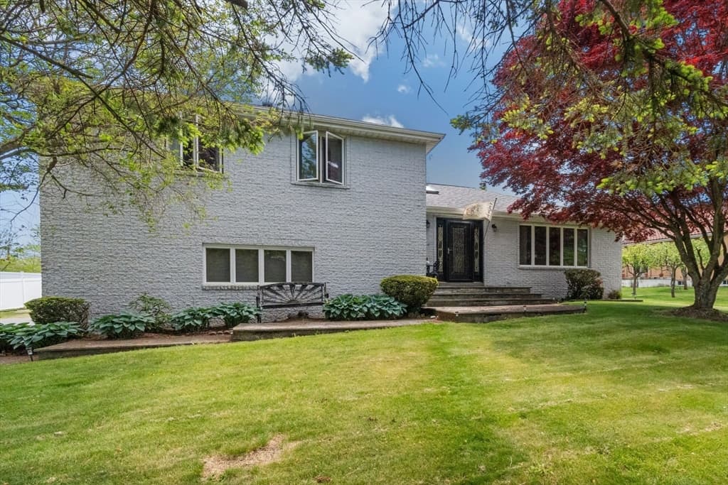 394 Lees River Ave, Somerset MA 02725 photo 2