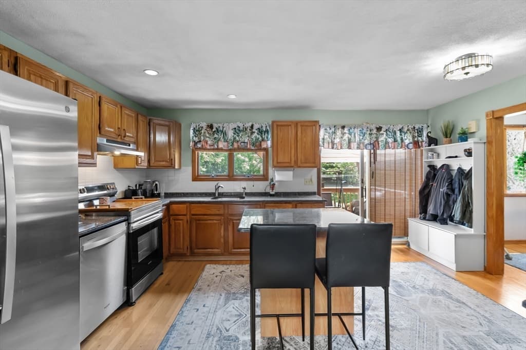 394 Lees River Ave, Somerset MA 02725 photo 8