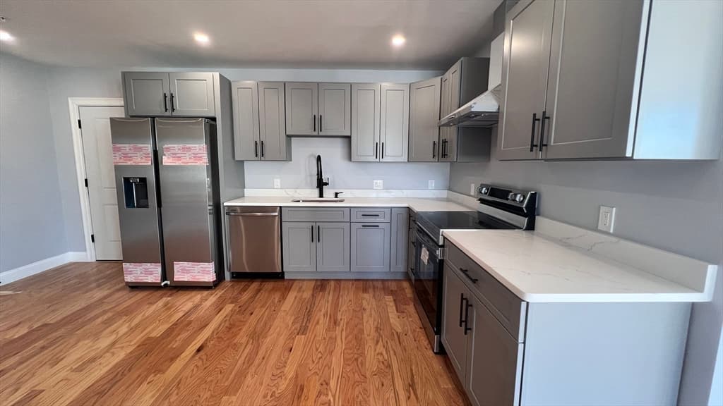 Condominium at 585 Washington St # 301, Quincy MA 02169, photo 3 of 10