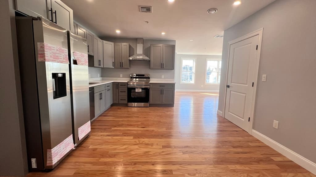 Condominium at 585 Washington St # 301, Quincy MA 02169, photo 4 of 10