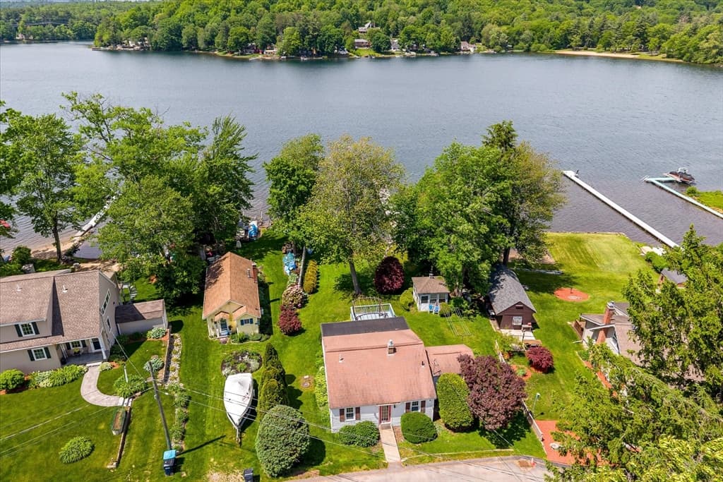 51 Lakeshore Dr, Sterling MA 01564 photo 2