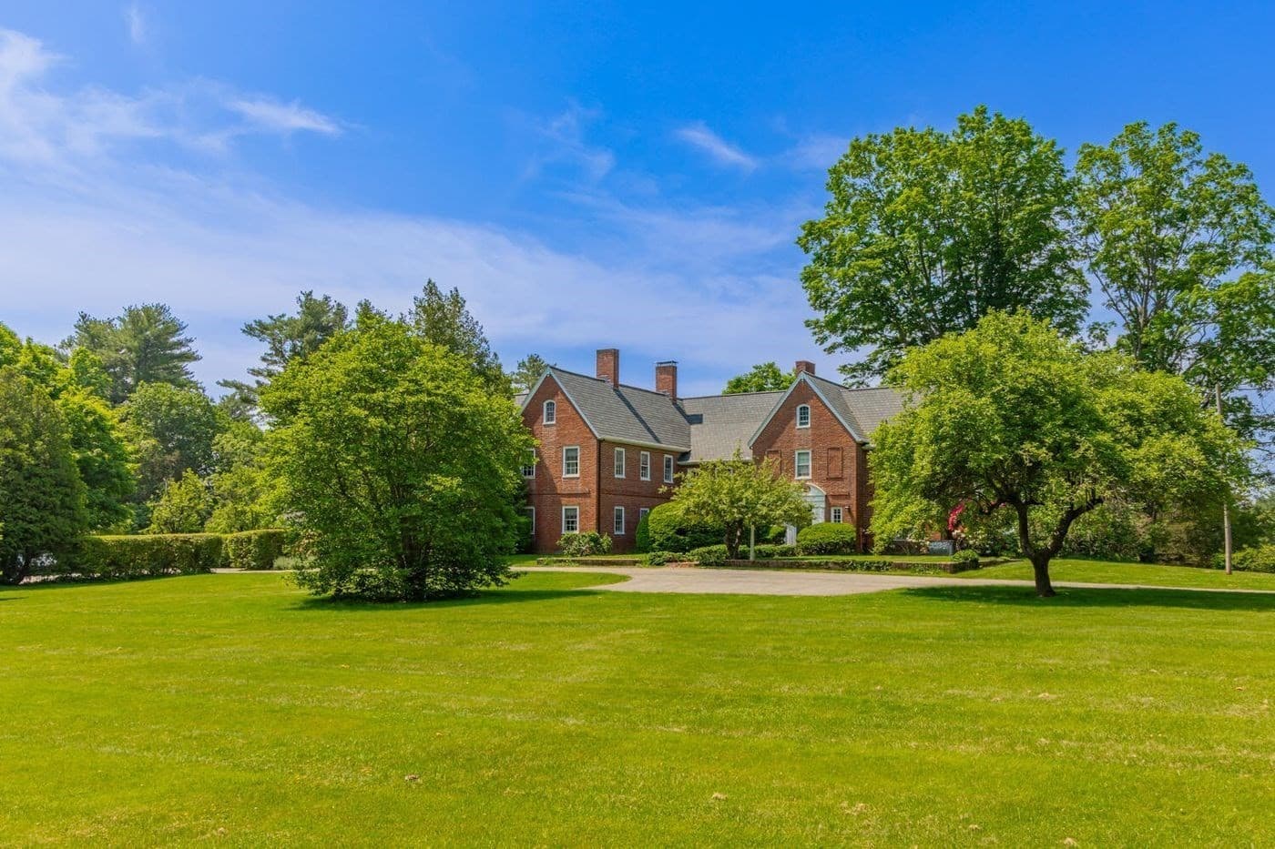 82 River Rd, Topsfield MA 01983