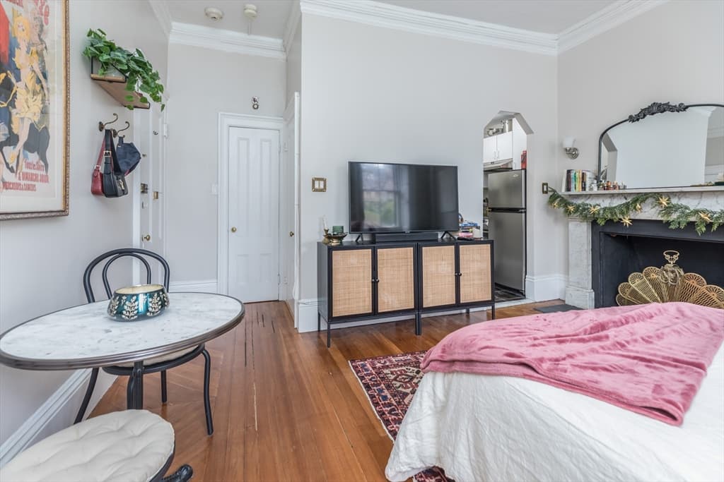 Condominium at 74 Mt Vernon St # 1F, Boston MA 02108, photo 4 of 11