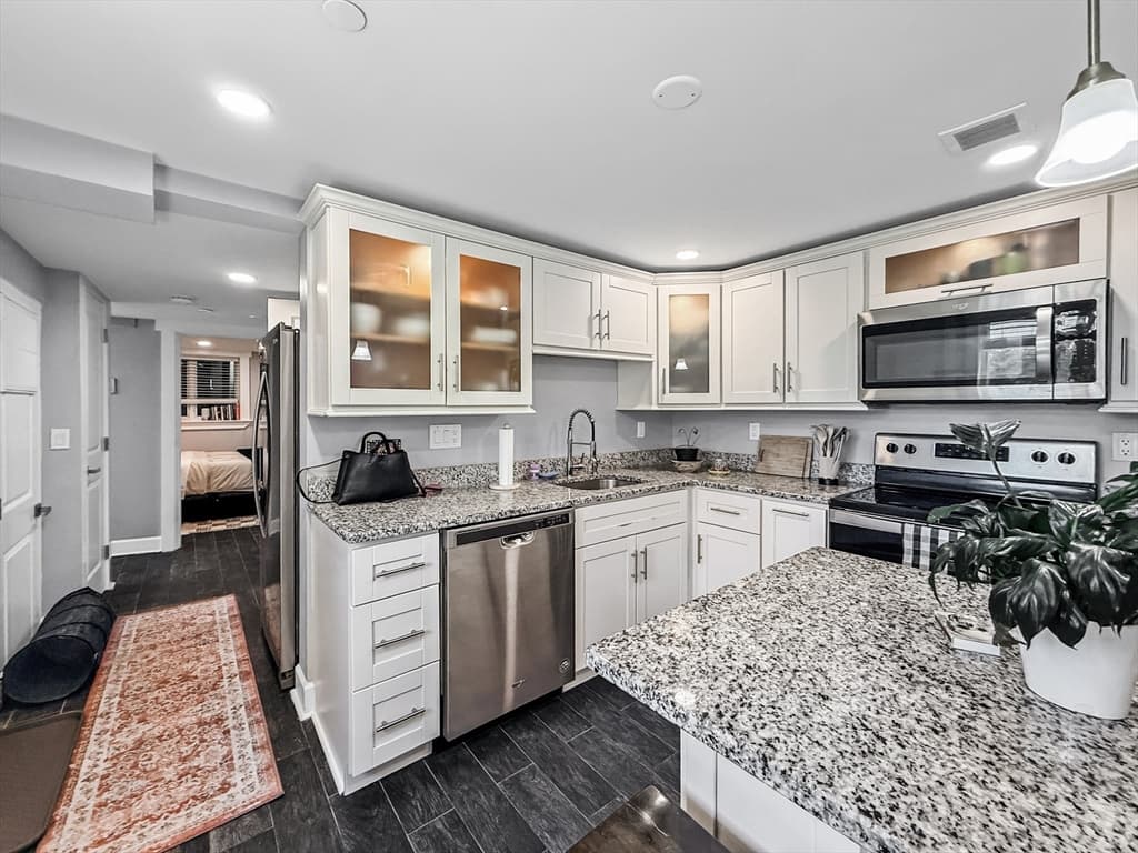 4 Family at 468 Salem St, Malden MA 02148, Malden, photo 6 of 42
