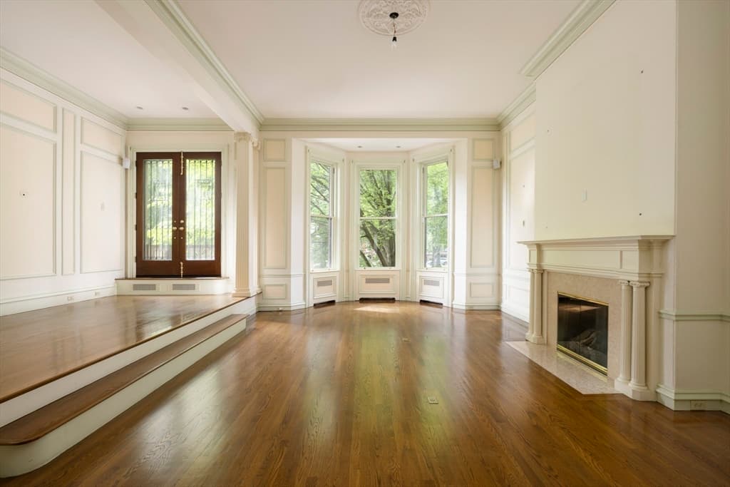 129 Commonwealth Avenue, Boston MA 02116 photo 2