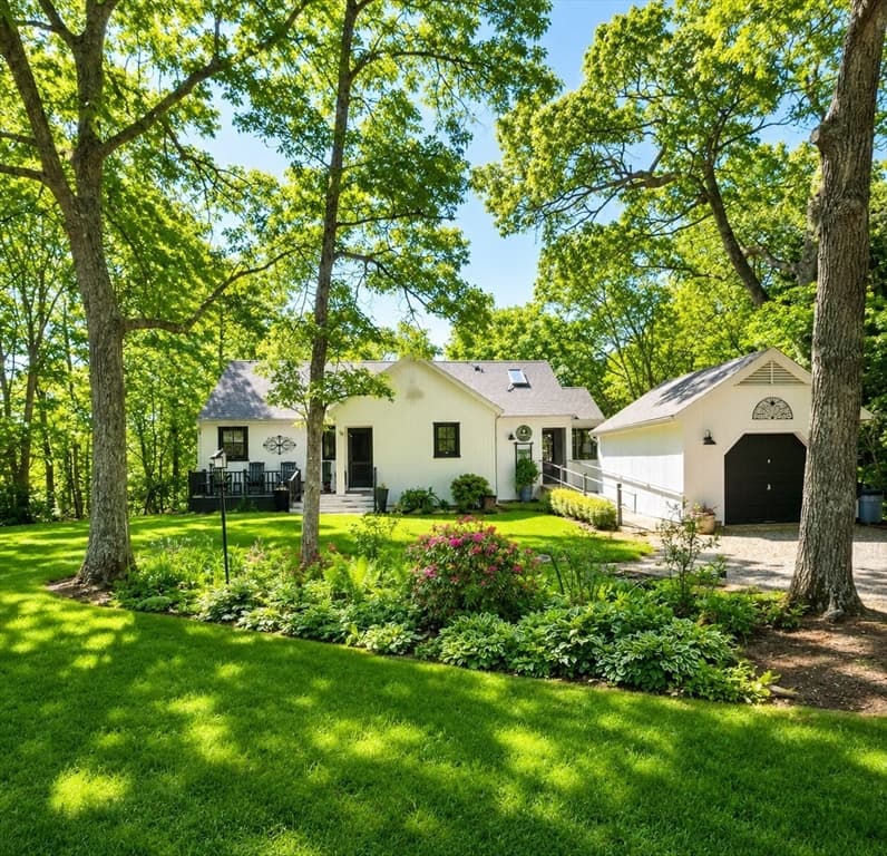 7 Ploughshare Lane, Oak Bluffs MA 02557