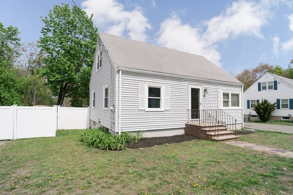 Single Family Residence at 367 Lynnfield St, Peabody MA 01960, Peabody, photo 2 of 11