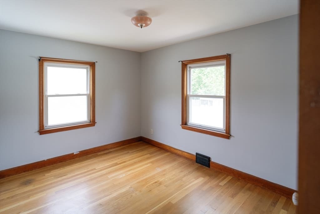 Single Family Residence at 367 Lynnfield St, Peabody MA 01960, Peabody, photo 7 of 11