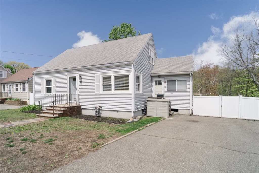 367 Lynnfield St, Peabody MA 01960