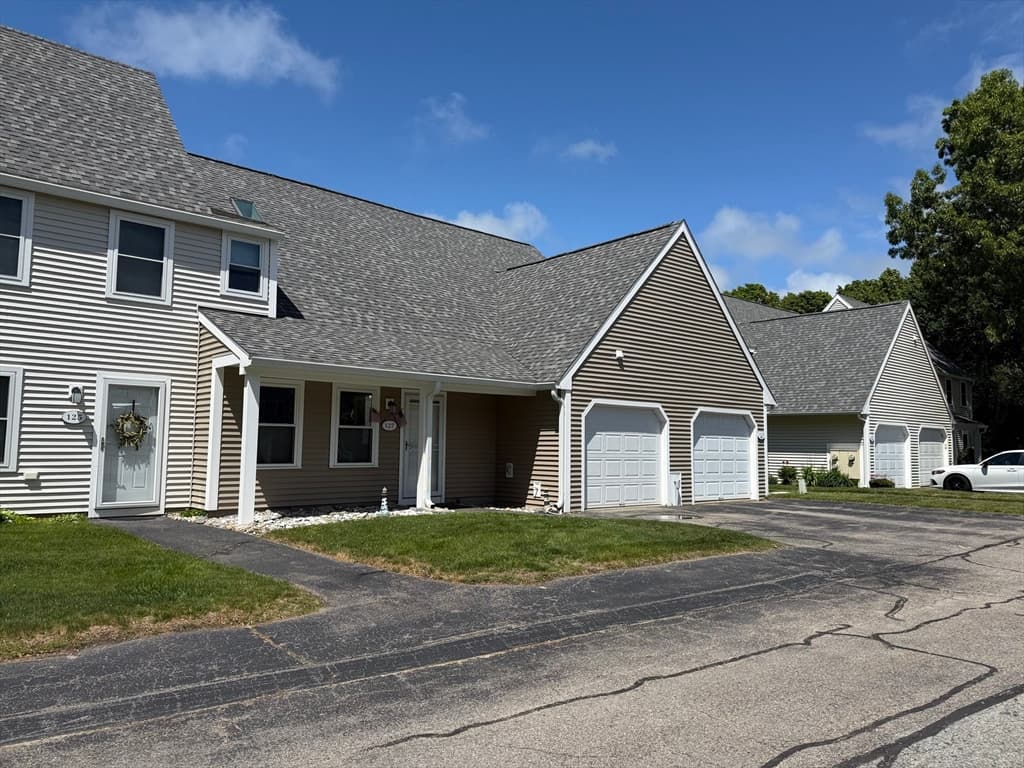 Condominium at 47 Old Colony Lane # 127, Marshfield MA 02050, Marshfield, photo 2 of 39