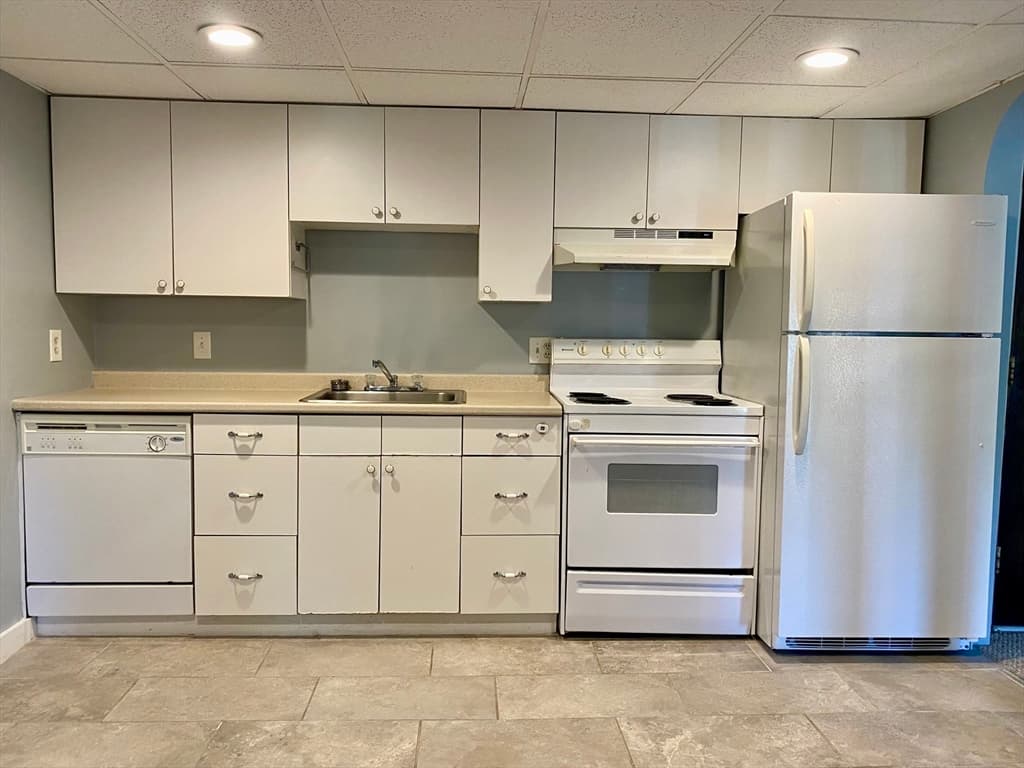 Condominium at 5 Shadowbrook Ln # 19, Milford MA 01757, Milford, photo 3 of 19