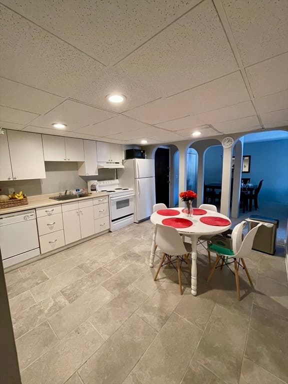 Condominium at 5 Shadowbrook Ln # 19, Milford MA 01757, Milford, photo 4 of 19