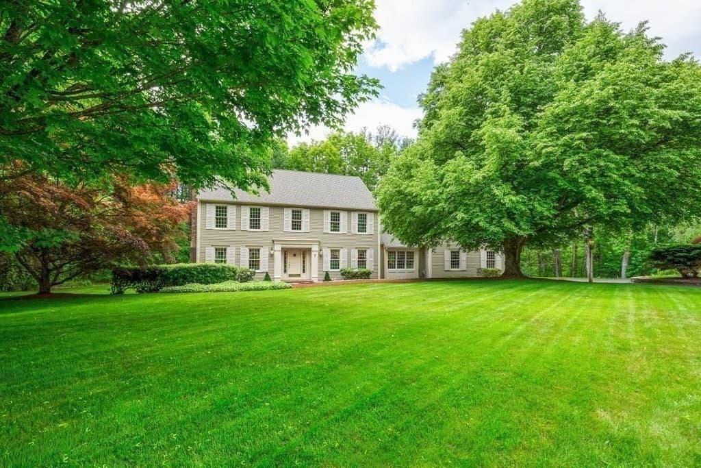 7 Village Green Ln, Holden MA 01520 photo 2