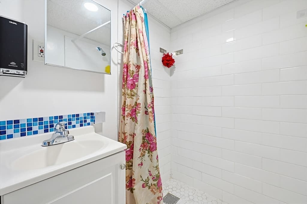 Single Family Residence at 27 Banfield Ave, Boston MA 02126, photo 10 of 17