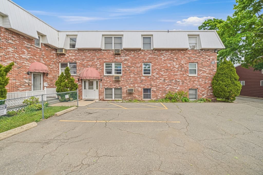 33A Jackson St. # 103, Lynn MA 01902