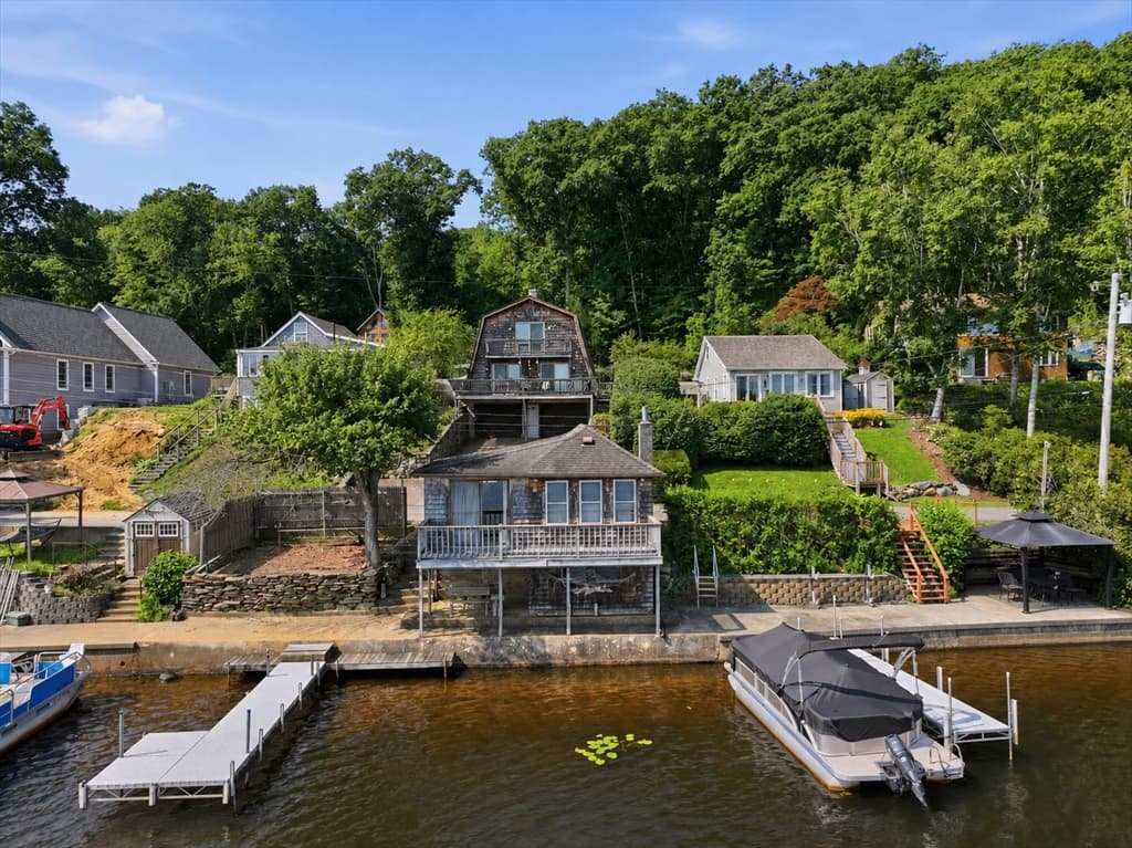 21-22 Beach Drive, West Brookfield MA 01585