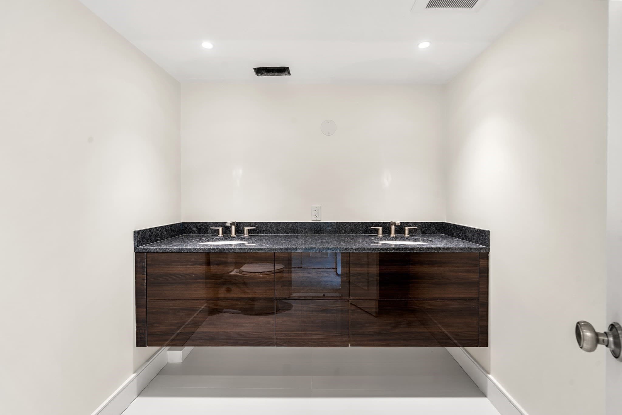 Condominium at 330 Beacon St, Boston MA 02116, photo 7 of 16